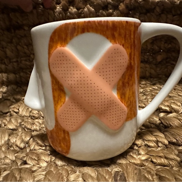 Artist Vincent Van Gogh mug in the shape of his face with beard accent. - Picture 2 of 4